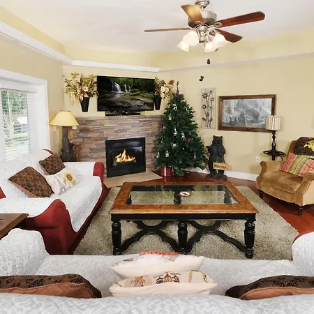 Midtown Bears Den Villa